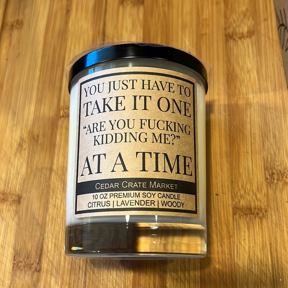 Cedar Crate Market premium soy candle - Picture 2 of 5